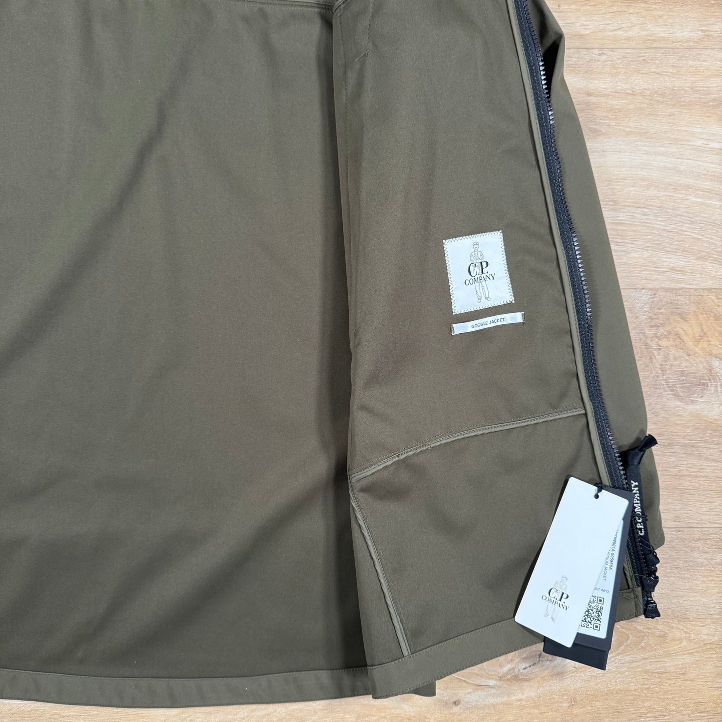 CP Company Shell-R Goggle Jacket in Ivy Green