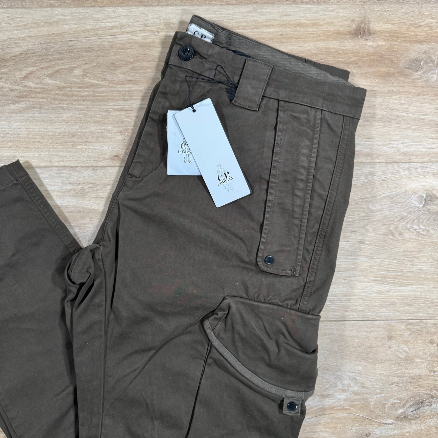 CP Company Stretch Sateen Utility Cargo Lens Pants in Ivy Green