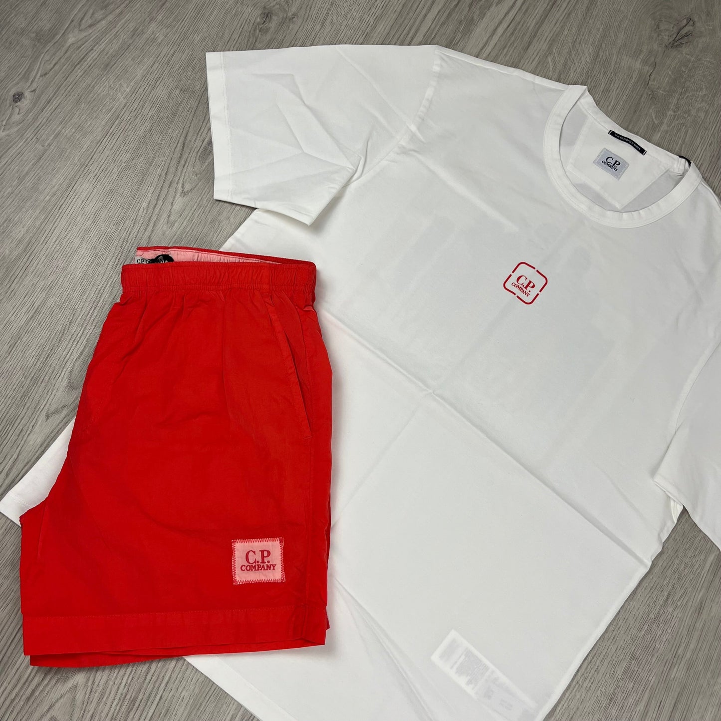 CP Company Holiday Set - White/Poinciana