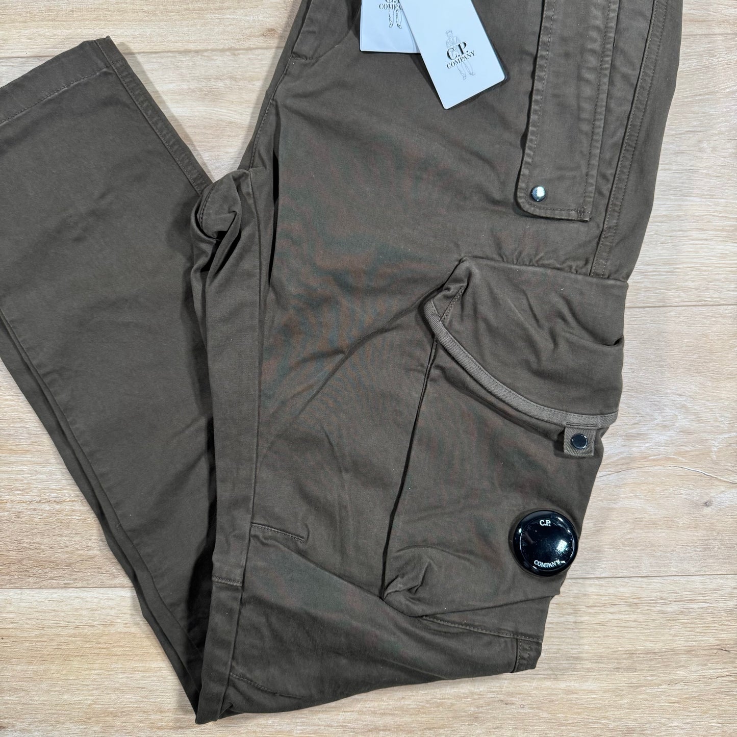 CP Company Stretch Sateen Utility Cargo Lens Pants in Ivy Green
