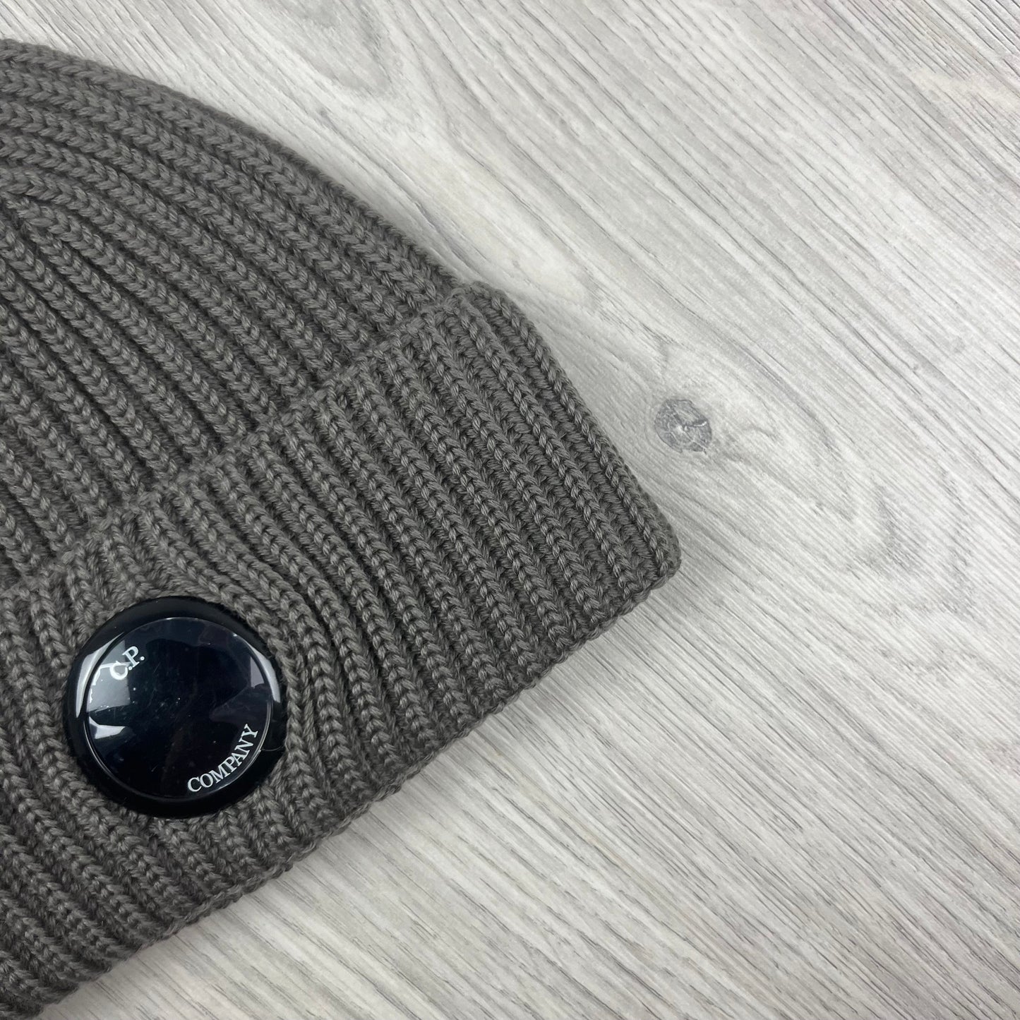 CP Company Lens Beanie - Walnut